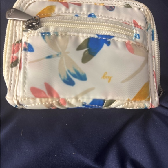 Wallet brand lug to protect your charge cards - Picture 13 of 15